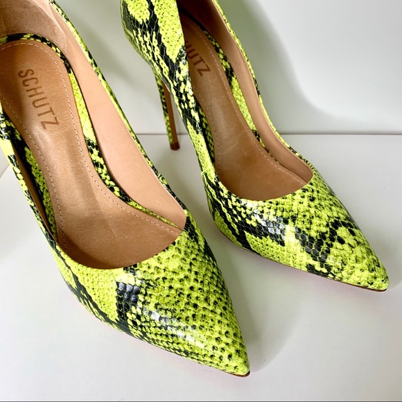 Schutz Caiolea Neon Yellow Snakeskin Pump - Picture 5 of 7
